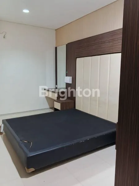 image RUMAH 2 LANTAI SIAP HUNI DI ROYAL PARK.  (3)