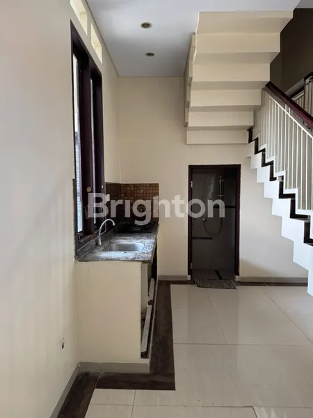 image DIJUAL RUMAH 2 LANTAI SIAP HUNI – LOKASI STRATEGIS & DESAIN MODERN (3)