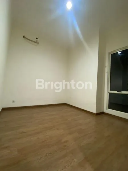 image RUMAH MODERN 2 LANTAI DI LOKASI STRATEGIS (7)