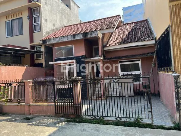 image RUMAH ADEM 1,5 LANTAI DALAM KOMPLEK (1)