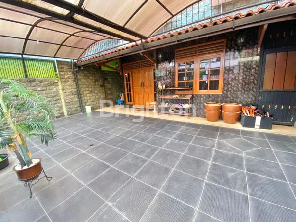 image RUMAH 2.5 LANTAI SEMI FURNISHED DI KOMPLEK DPR RI 2 MERUYA SELATAN JAKARTA BARAT (2)