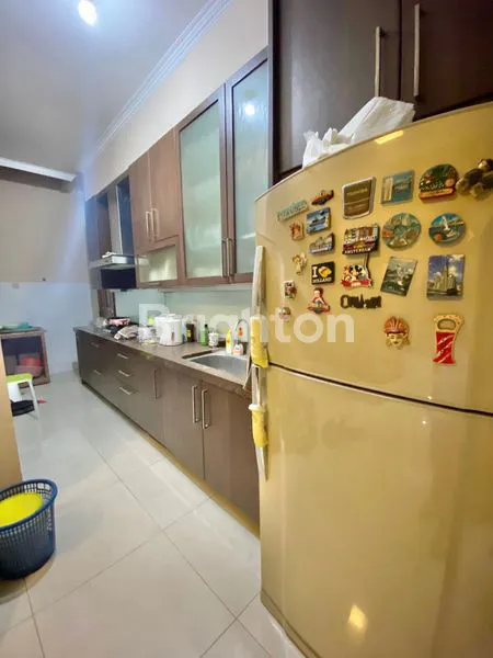 image RUMAH 2.5 LANTAI SEMI FURNISHED DI KOMPLEK DPR RI 2 MERUYA SELATAN JAKARTA BARAT (8)