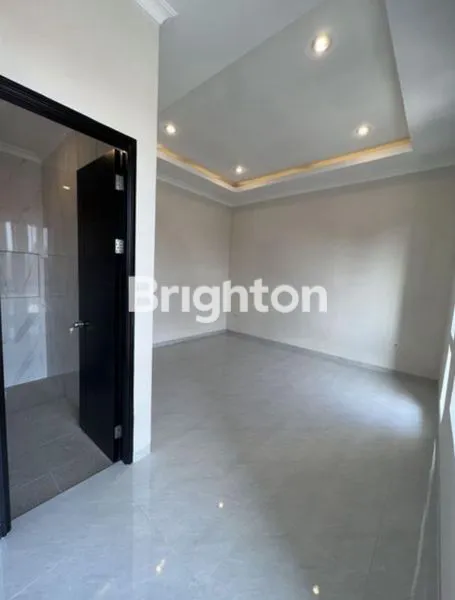 image RUMAH BARU KLAMPIS SEMOLO TIMUR DEKAT RAYA MERR MANYAR (3)