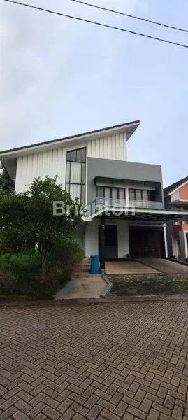 image RUMAH MEWAH 3 LANTAI DI CENTRO HAVANA BSD (1)