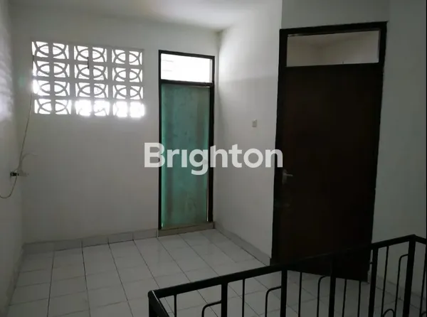 image RUKO 3,5 LANTAI SIAP PAKAI RAYA JEMURSARI DEKAT PLAZA MARINA (8)