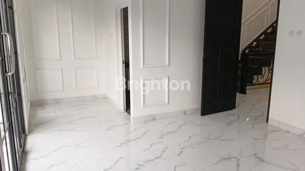 RUMAH KLASIK MODERN SIAP HUNI – DESAIN ELEGAN, LOKASI PREMIUM