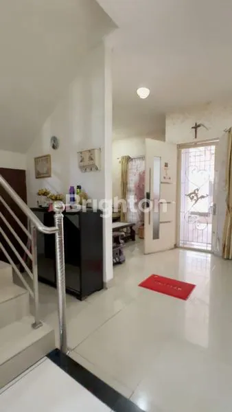 image RUMAH MEWAH 3 LANTAI DI MUTIARA PALACE (4)