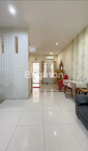 image RUMAH MEWAH 3 LANTAI DI MUTIARA PALACE (3)