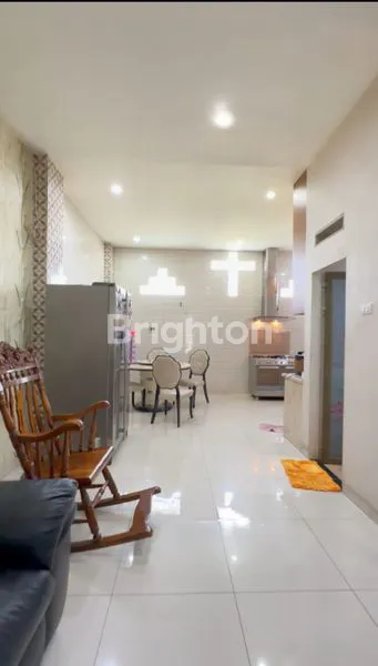 image RUMAH MEWAH 3 LANTAI DI MUTIARA PALACE (5)