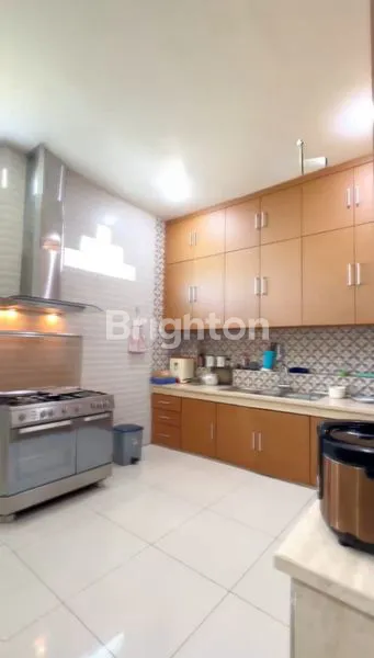 image RUMAH MEWAH 3 LANTAI DI MUTIARA PALACE (6)