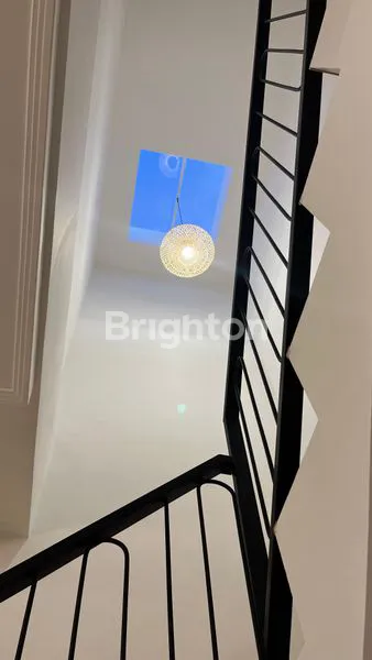 image DIJUAL RUMAH MEWAH 2 LANTAI  DI PUSAT KOTA (6)