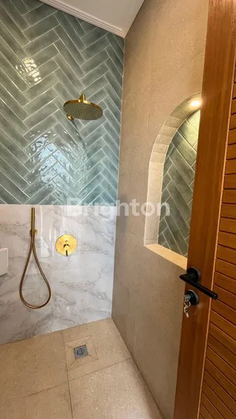 image DIJUAL RUMAH MEWAH 2 LANTAI  DI PUSAT KOTA (8)