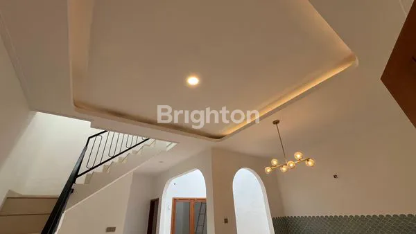 image DIJUAL RUMAH MEWAH 2 LANTAI  DI PUSAT KOTA (7)