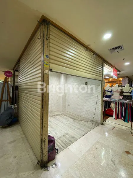 image DIJUAL KIOS ITC KUNINGAN SUPER STRATEGIS HOOK DEPAN ESCALATOR (1)