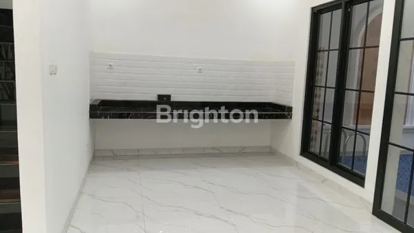 image EKSKLUSIF! RUMAH MEWAH KLASIK MODERN DENGAN PRIVATE POOL — RASA VILA DI TENGAH KOTA (3)