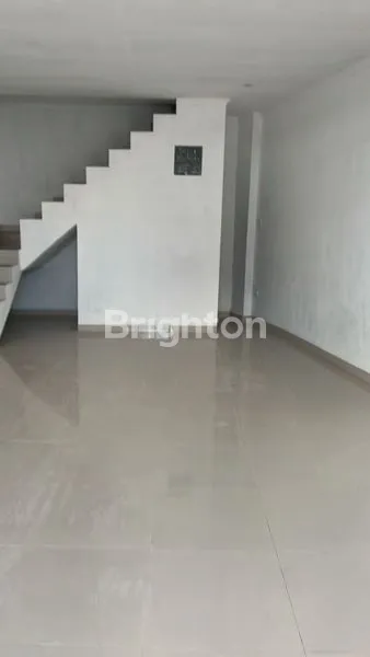 image RUKO DUA LANTAI BERLOKASI TEPAT DI PINGGIR JALAN UTAMA BY PASS TANAH LOT, LOKASI STRATEGIS DENGAN LALU LINTAS RAMAI DAN MUDAH DIAKSES. (5)