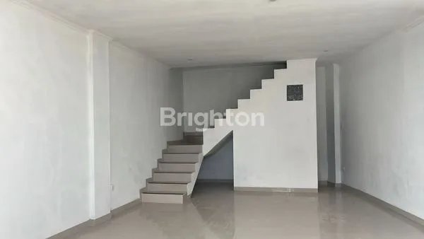 image RUKO DUA LANTAI BERLOKASI TEPAT DI PINGGIR JALAN UTAMA BY PASS TANAH LOT, LOKASI STRATEGIS DENGAN LALU LINTAS RAMAI DAN MUDAH DIAKSES. (6)