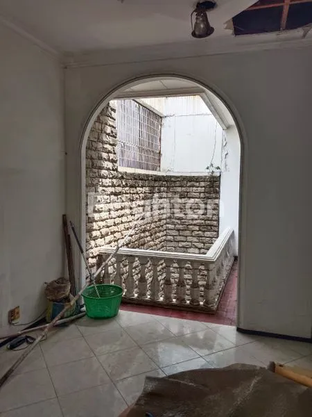 image RUMAH 2 LANTAI LT 195M² DI JELAMBAR (7)