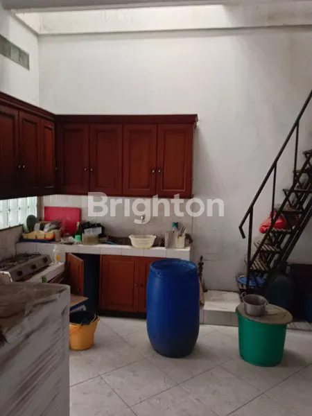 image RUMAH 2 LANTAI LT 195M² DI JELAMBAR (6)