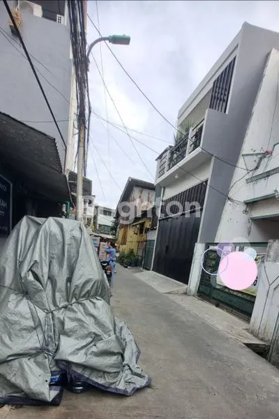 image RUMAH 2 LANTAI LT 195M² DI JELAMBAR (2)