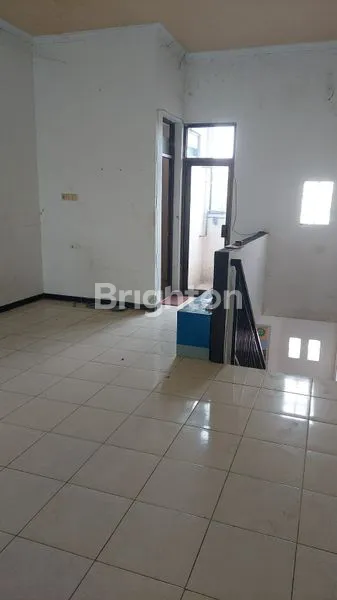 image RUKO 2 LANTAI JALAN RAYA KUTISARI UTARA (3)