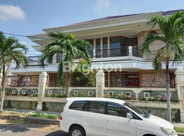 image RUMAH MEWAH 2 LANTAI FULL FURNISH DI SURABAYA (1)