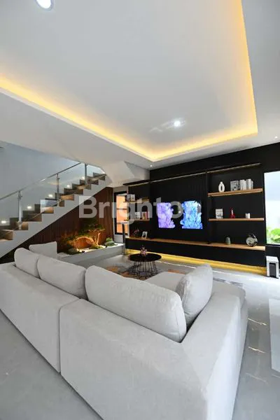 image RUMAH FUTURISTIK BSD – FULL FURNISH & JACUZZI, TAMPIL SEPERTI RUMAH IMPIAN MAJALAH DESAIN (1)