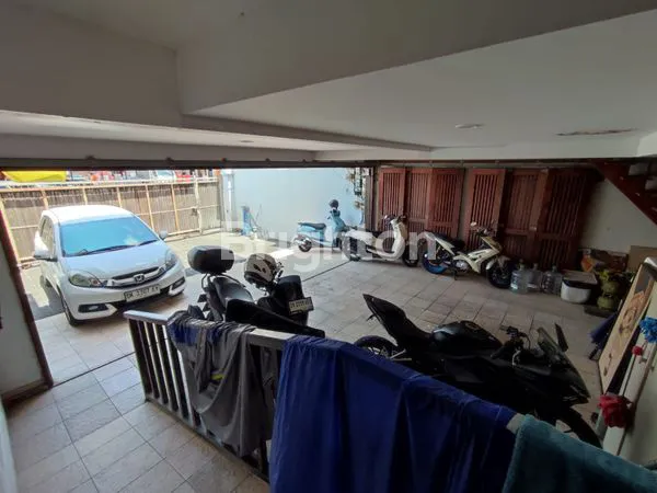 image RUMAH MEWAH 3 LANTAI  (3)