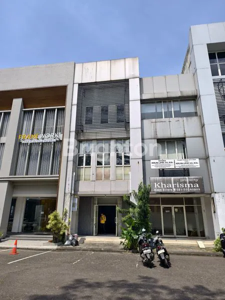 RUKO 3½ LT DI JALAN UTAMA JALUR SUTERA ALAM SUTERA TANGERANG