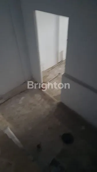 image RUKO PLONG 2 1/4 LT DEKAT SIMPANG LAMPU MERAH (5)