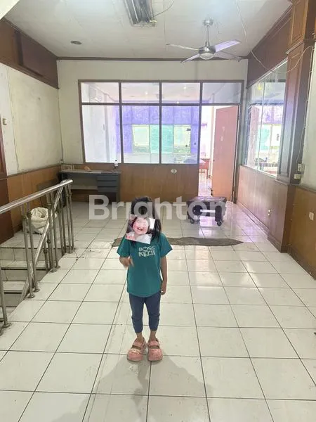 image RUKO 5 LANTAI STRATEGIS DI CIKINI, JAKARTA PUSAT. (4)