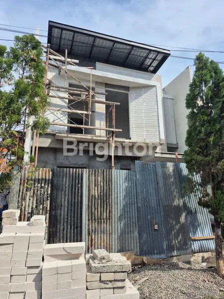 image RUMAH BARU 2 LANTAI DARMO PERMAI SELATAN 4KT 2M AN SIAP HUNI DEKAT DARMO PERMAI TIMUR, DARMO BARU BARAT, KUPANG INDAH, SIMPANG DARMO PERMAI, BUKIT DARMO GOLF, GRAHA FAMILY, VILLA BUKIT MAS, VILLA VALENSIA, PAKUWON INDAH, DIAN ISTANA, RAYAN REGENCY, WISATA (2)