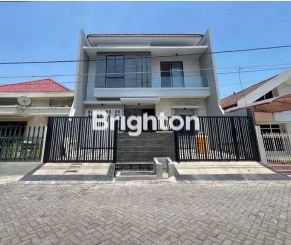 image RUMAH BARU 2 LANTAI MODERN SIAP HUNI DI MANYAR KERTOADI  (1)