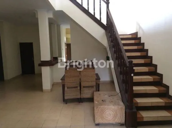 image RUMAH BESAR BANGUNAN BALI DI TAMAN GIRI MUMBUL NUSA DUA (3)