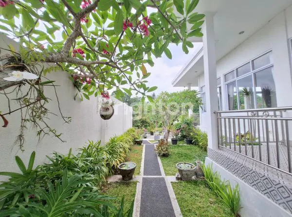 image VILLA DENGAN POOL DAN KEBUN LUAS DI PEGUYANGAN KAJA DENPASAR UTARA (4)