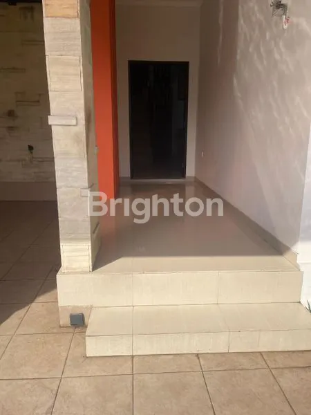 image RUMAH CANTIK 2 LANTAI SIAP HUNI DI RENON (2)
