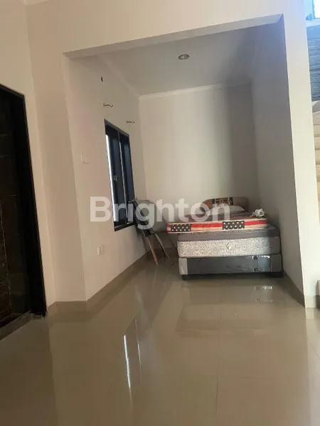 image RUMAH CANTIK 2 LANTAI SIAP HUNI DI RENON (4)