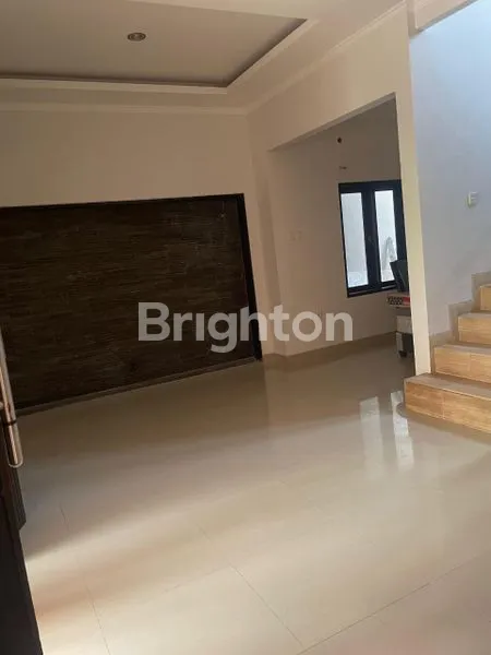 image RUMAH CANTIK 2 LANTAI SIAP HUNI DI RENON (3)
