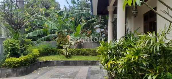 image DIJUAL RUMAH – LOKASI STRATEGIS, COCOK UNTUK HUNIAN BESAR (3)