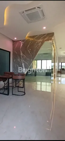 image DIJUAL GEDUNG 3 LANTAI DENGAN VIEW LANGSUNG KE PANTAI PADANG GALAK (1)