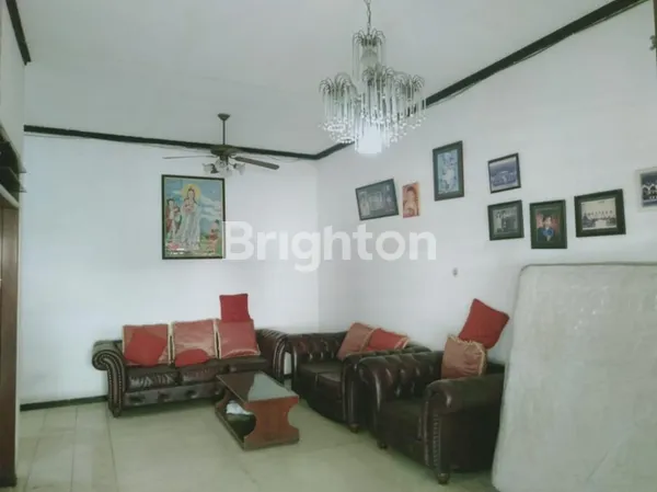 image RUMAH 3 LANTAI DI JALAN SIMOLAWANG SURABAYA (1)