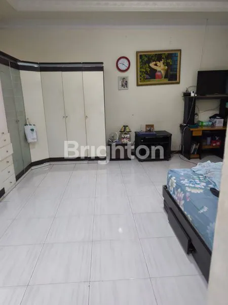 image RUMAH BISNIS 3 LANTAI, 2 KOST & 3 KIOS DI JELAMBAR (2)