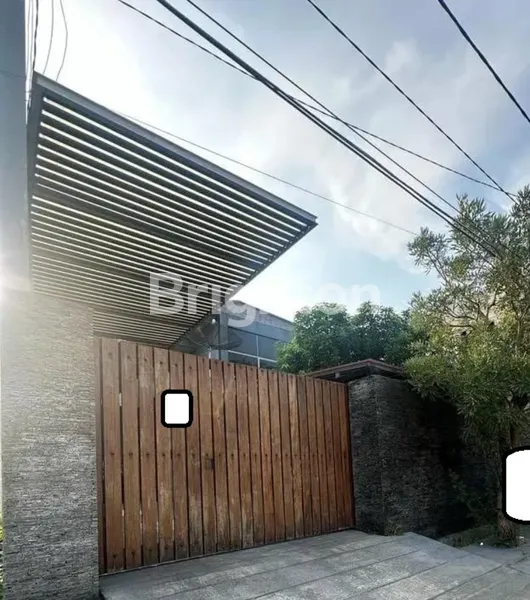 image RUMAH 2 LANTAI DI RAYA GADING PANTAI SURABAYA TIMUR (1)