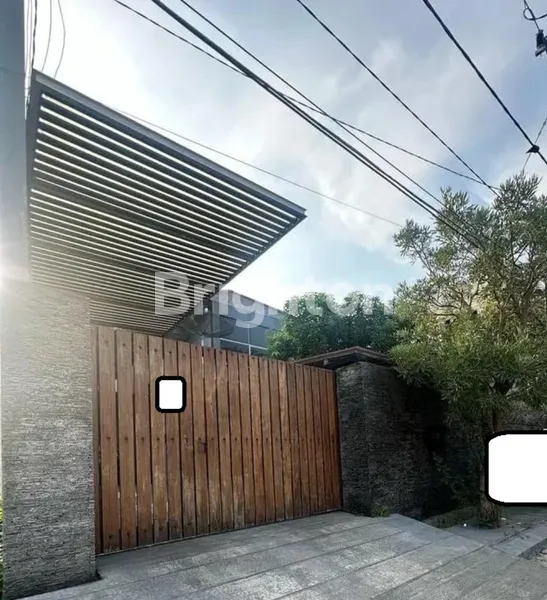 image RUMAH 2 LANTAI DI RAYA GADING PANTAI SURABAYA TIMUR  (1)