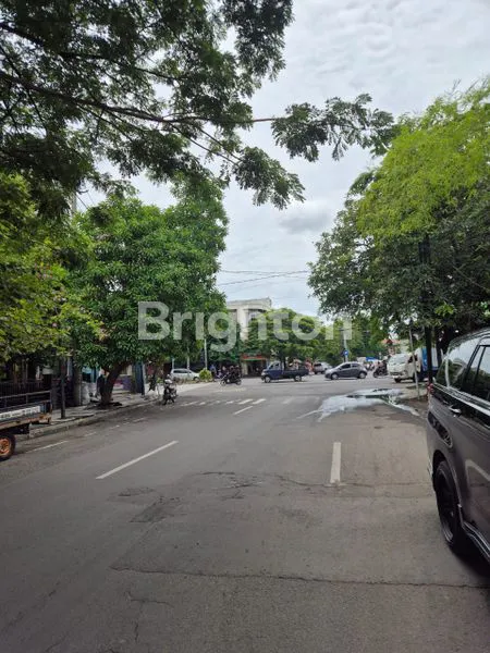 image RUKO 3 LANTAI DI BARATA JAYA SURABAYA TIMUR – 2 RUKO JADI SATU, LOKASI LANGKA SHM\N (2)