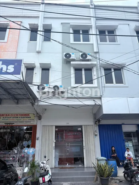 RUKO 4 LANTAI STRATEGIS DI KOMPLEK BANK PERUMNAS 2 TANGERANG: