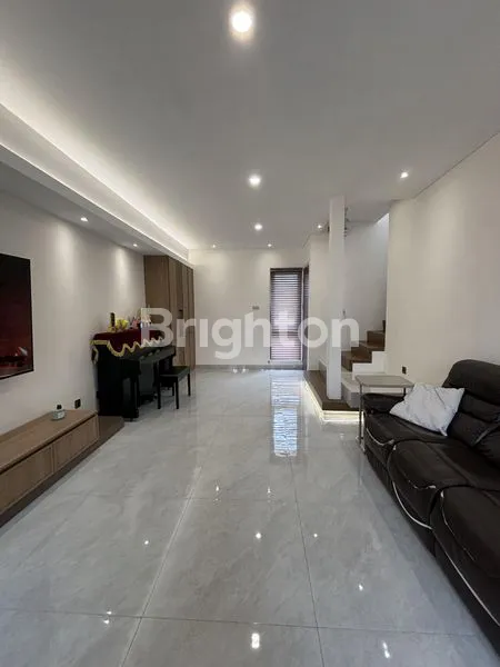 image RUMAH DI KOTA WISATA CIBUBUR JUAL CEPAT (2)