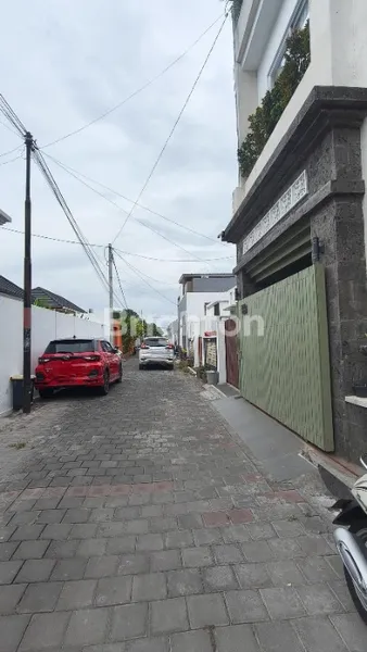 image RUMAH 1 LANTAI NON FURNISHED DALAM CLUSTER PERUMAHAN LOKASI TENANG AMAN DAN NYAMAN DITENGAH KOTA DENPASAR DIAREA RENON (3)