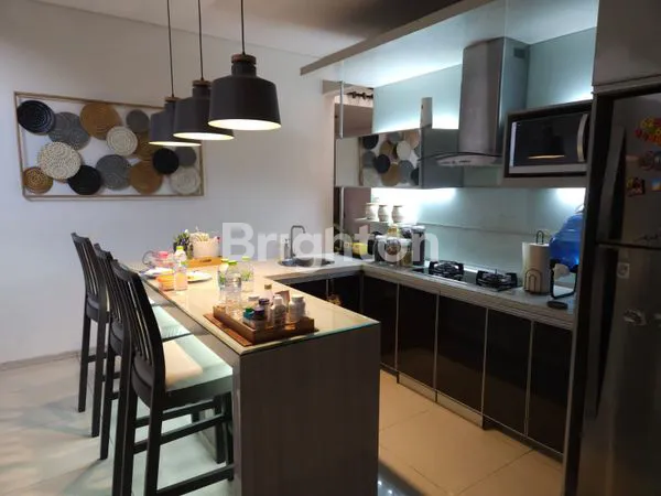 image RUMAH EKSKLUSIF MODERN 2 LANTAI DI SAYAP PASTEUR,  BANDUNG (5)