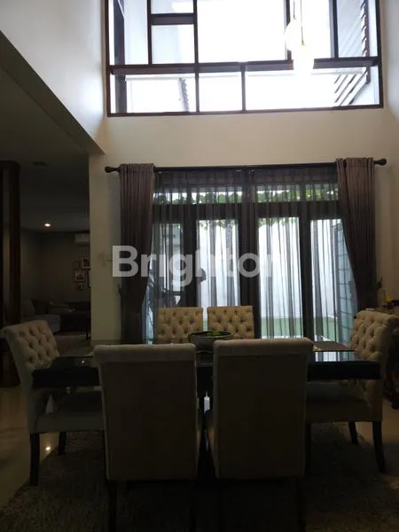 image RUMAH EKSKLUSIF MODERN 2 LANTAI DI SAYAP PASTEUR,  BANDUNG (8)